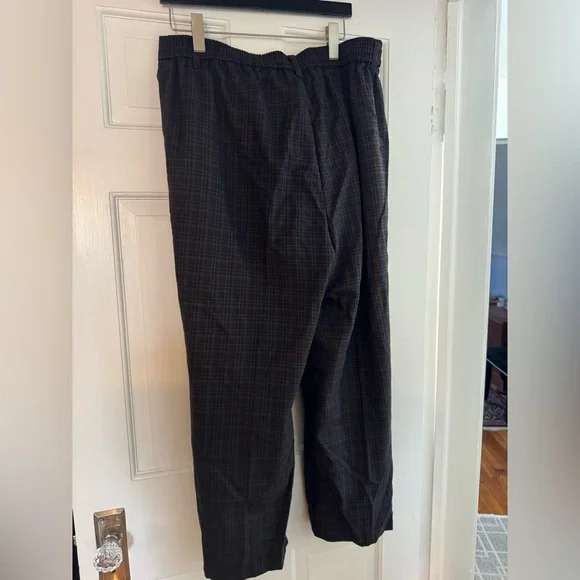 Levi's Pull On Plaid Pants - Picture 3 of 5